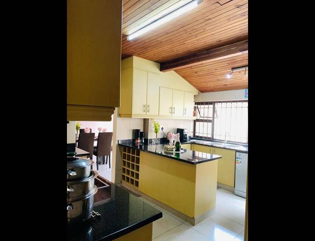 4 BEDROOM HOUSE FOR SALE IN MOSELEY